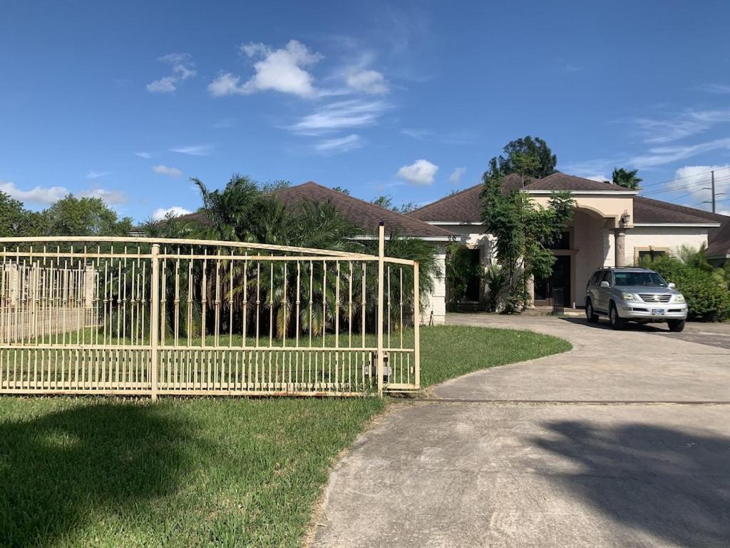 Brownsville Comfort 2 Bedroom 1 Bath , Spacious Kitchen And Outdoor Home Extérieur photo